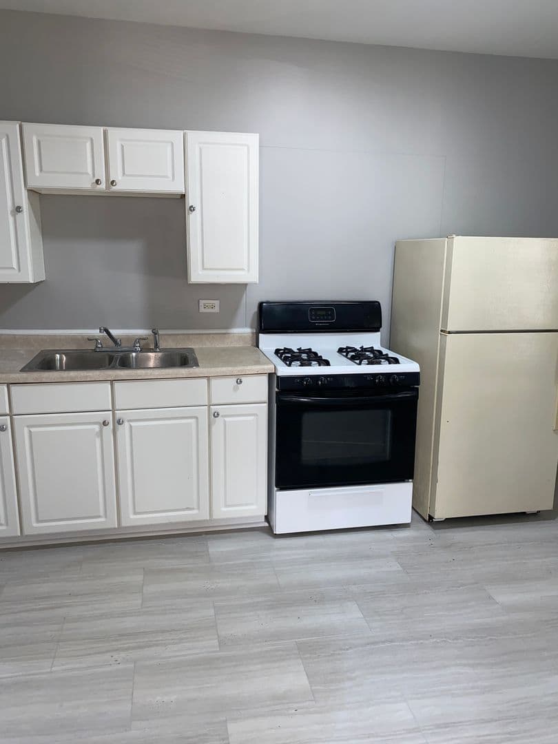 Zion Apartment: 2900 & 2902 Elim