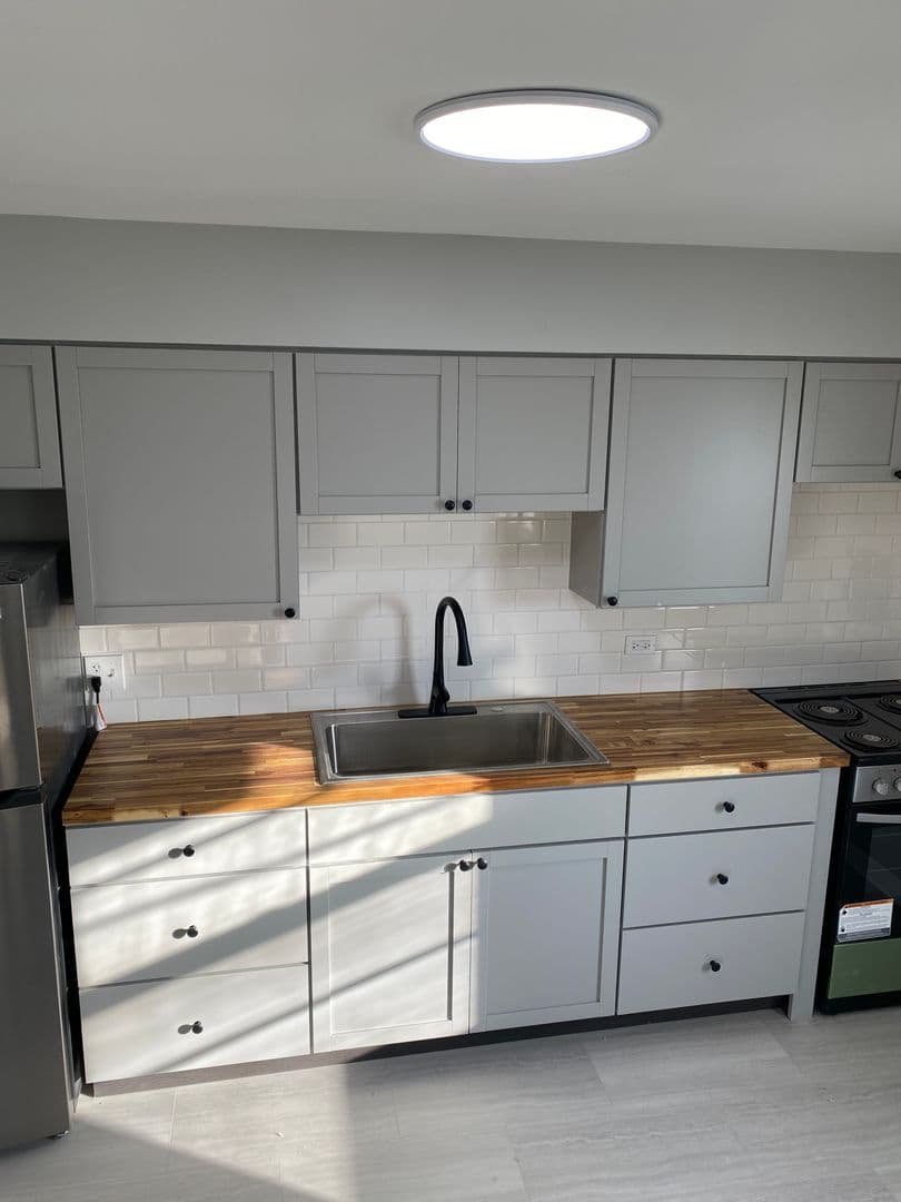 Waukegan Apartment: 821 W. Greenwood