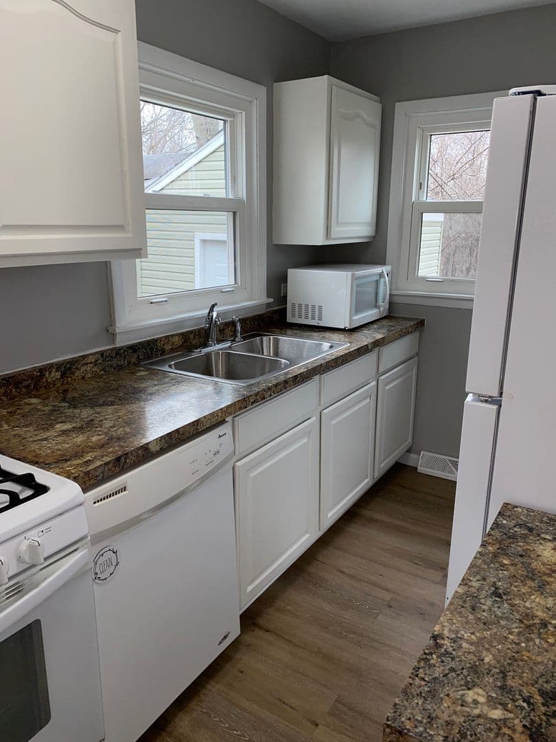 Waukegan House: 2841 N. Pine Street