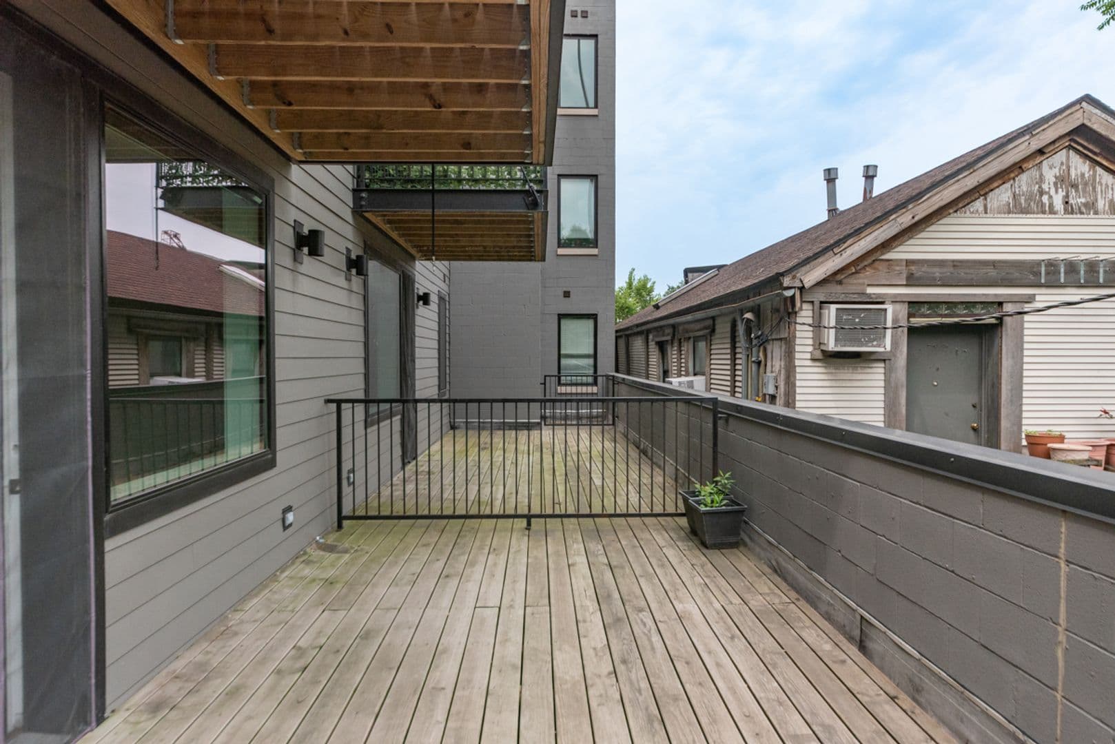 Chicago Apartment: 2109-11 S Halsted St.