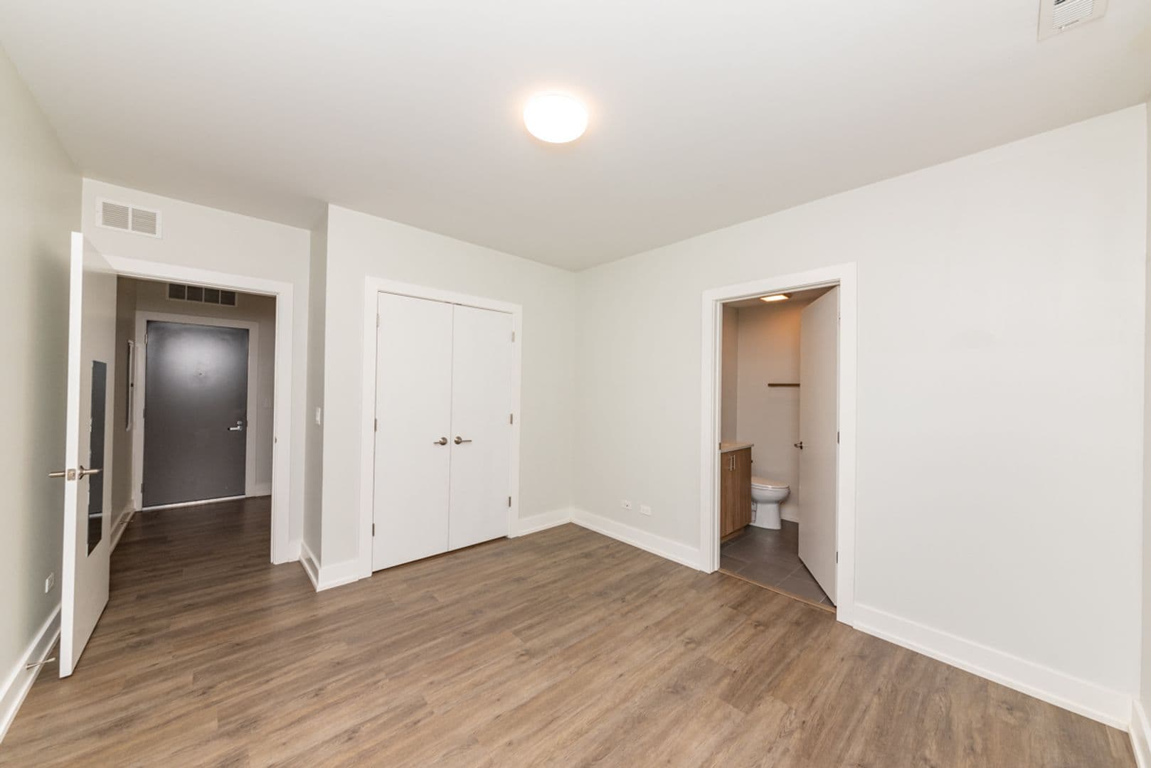 Chicago Apartment: 2109-11 S Halsted St.
