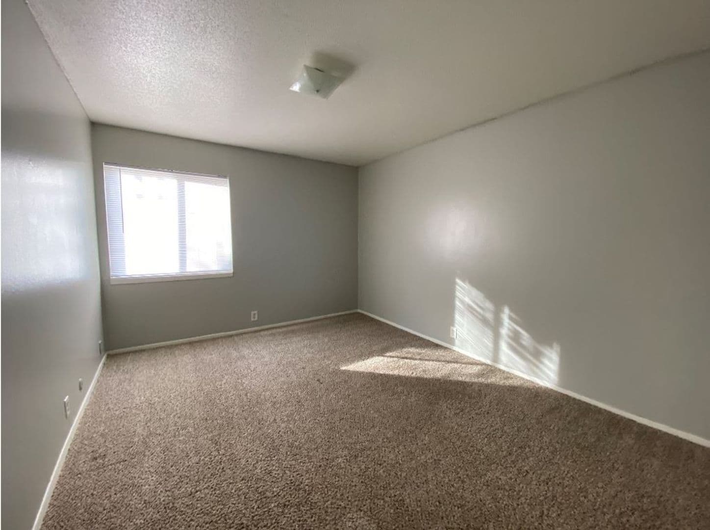 Lawrence Apartment: 2310 W 26th St