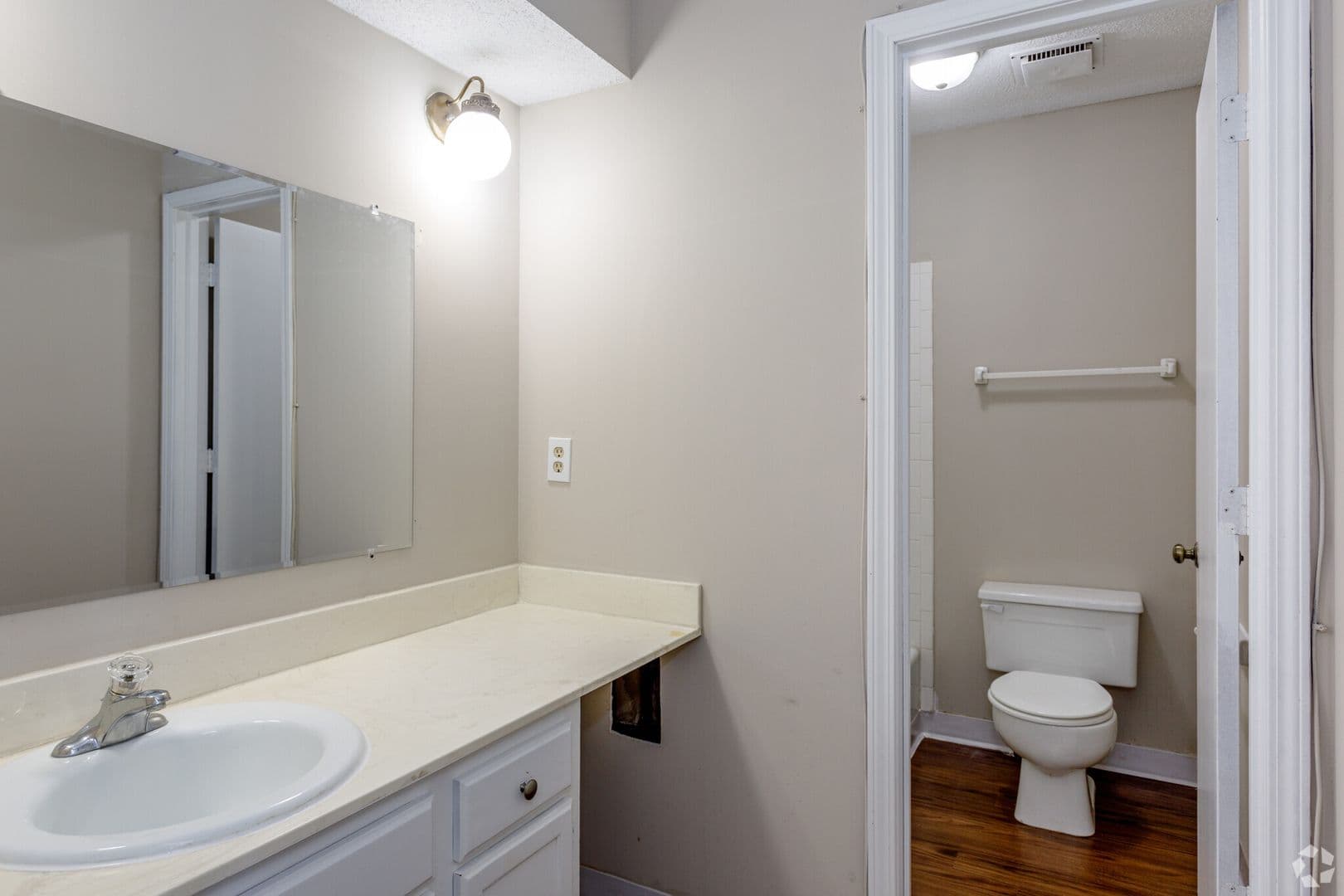 Shawnee Apartment: 7122 King st