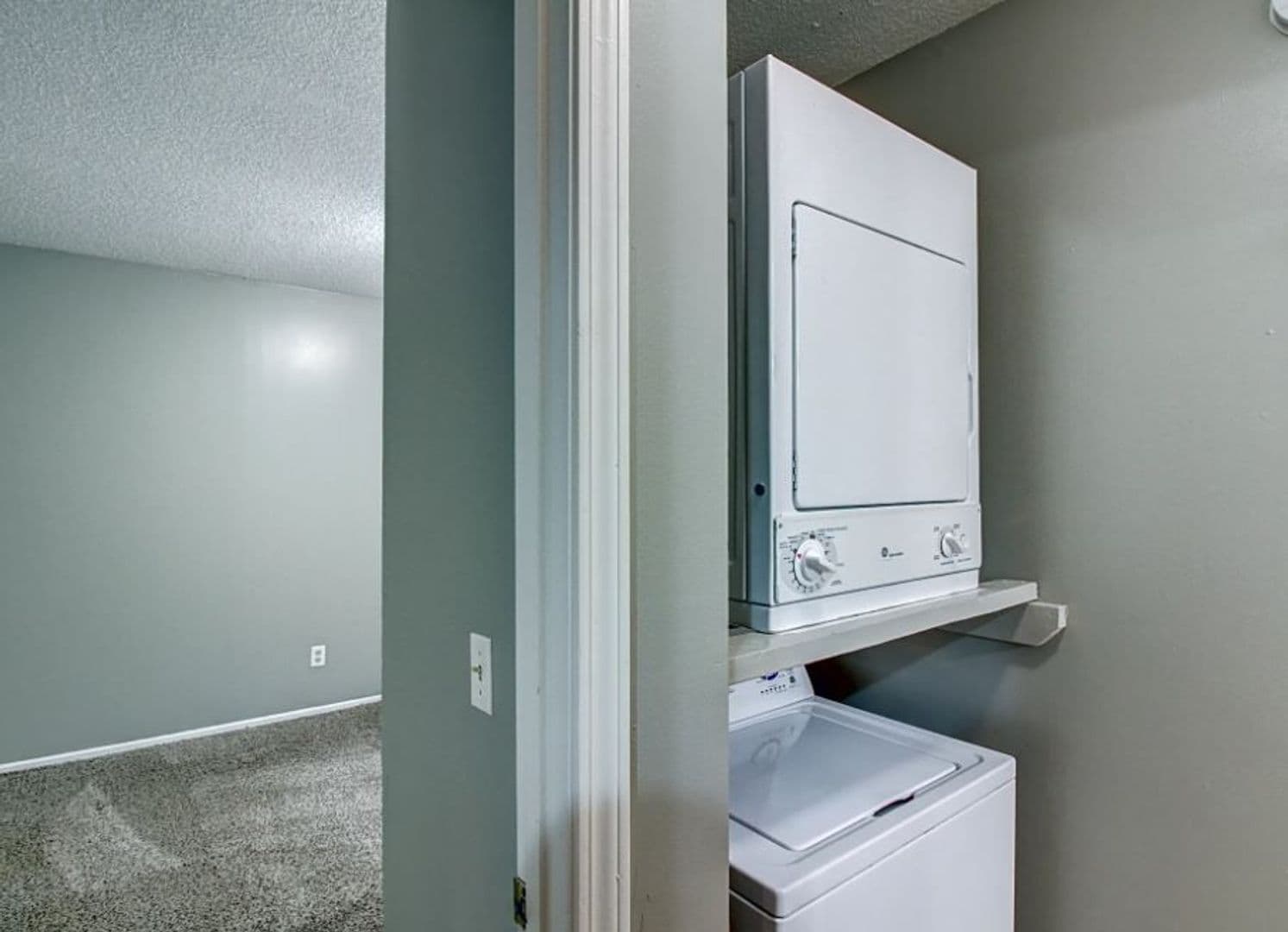 Lawrence Apartment: 2310 W 26th St