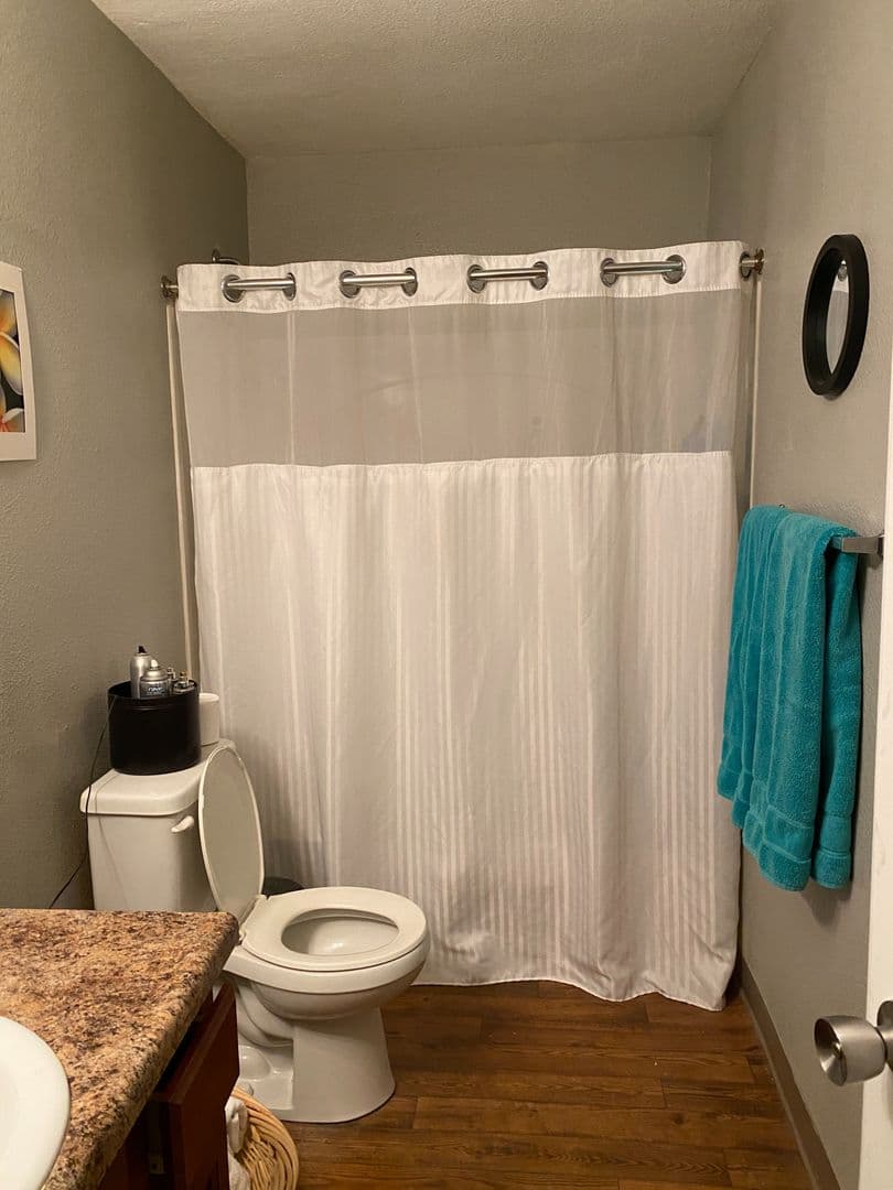 Lawrence Apartment: 2310 W 26th St