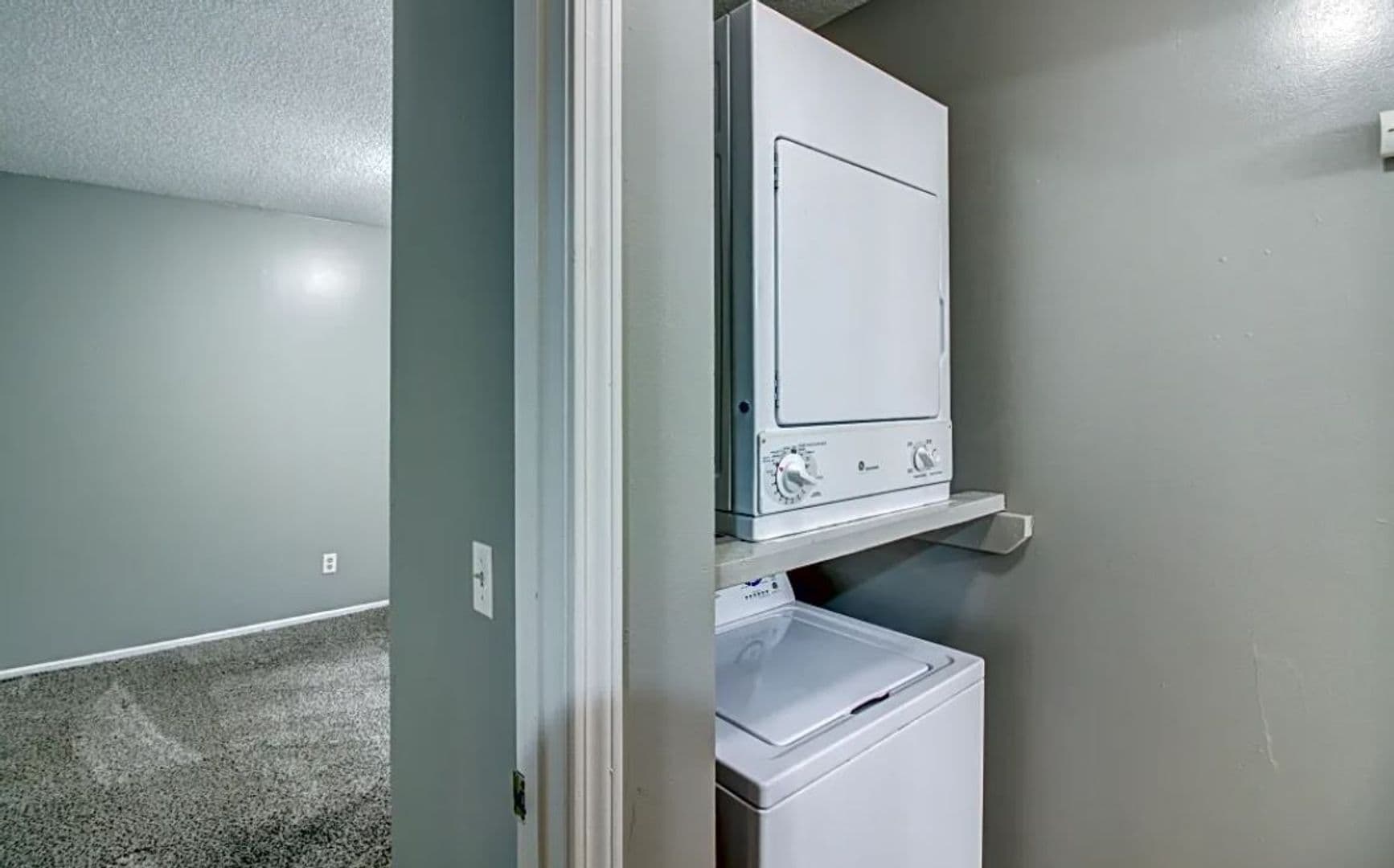 Lawrence Apartment: 2310 W 26th St