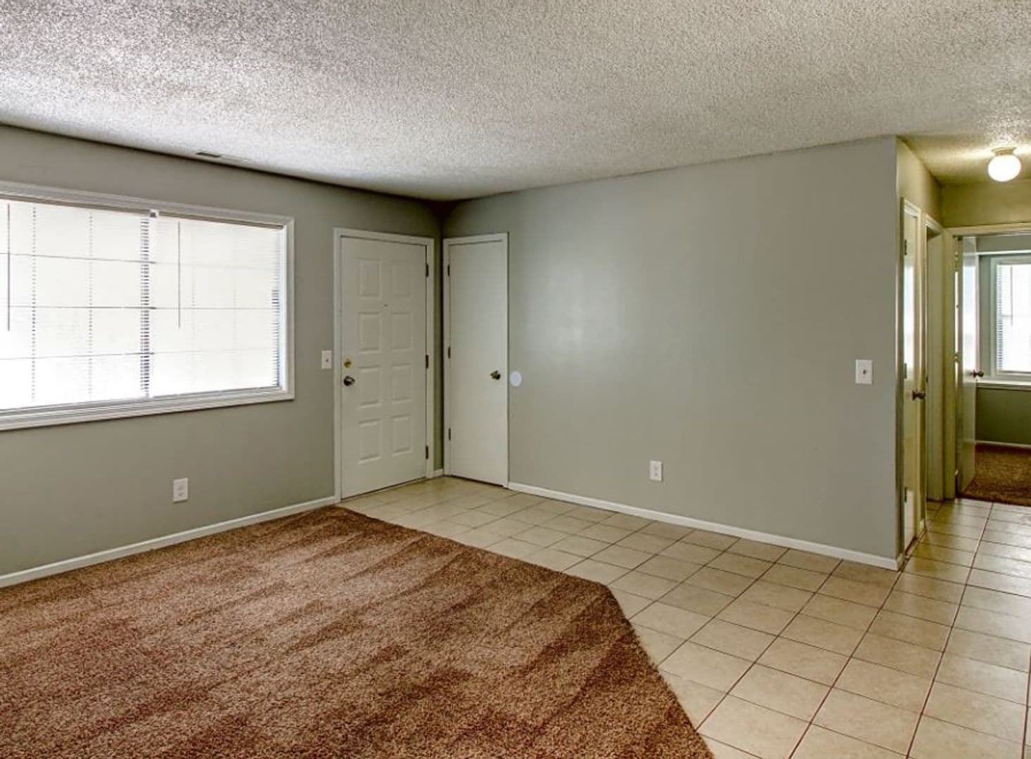 Lawrence Apartment: 2310 W 26th St