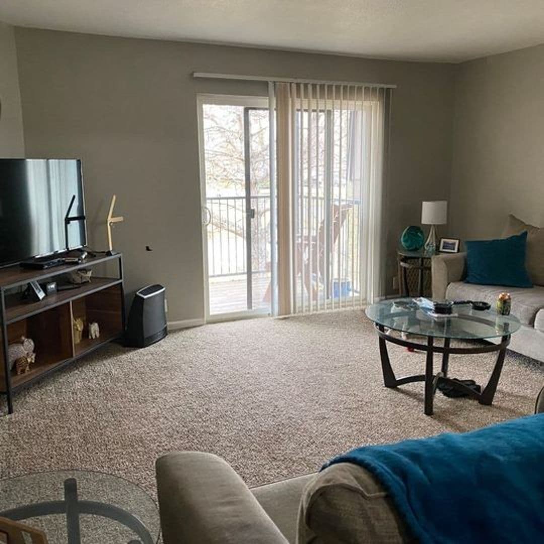 Lawrence Apartment: 2310 W 26th St