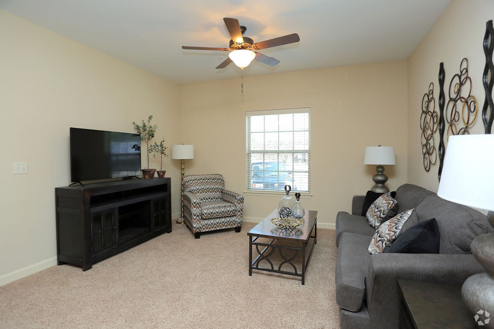 Ferrelview Apartment: 407 N Garrison Ave, Apt 108
