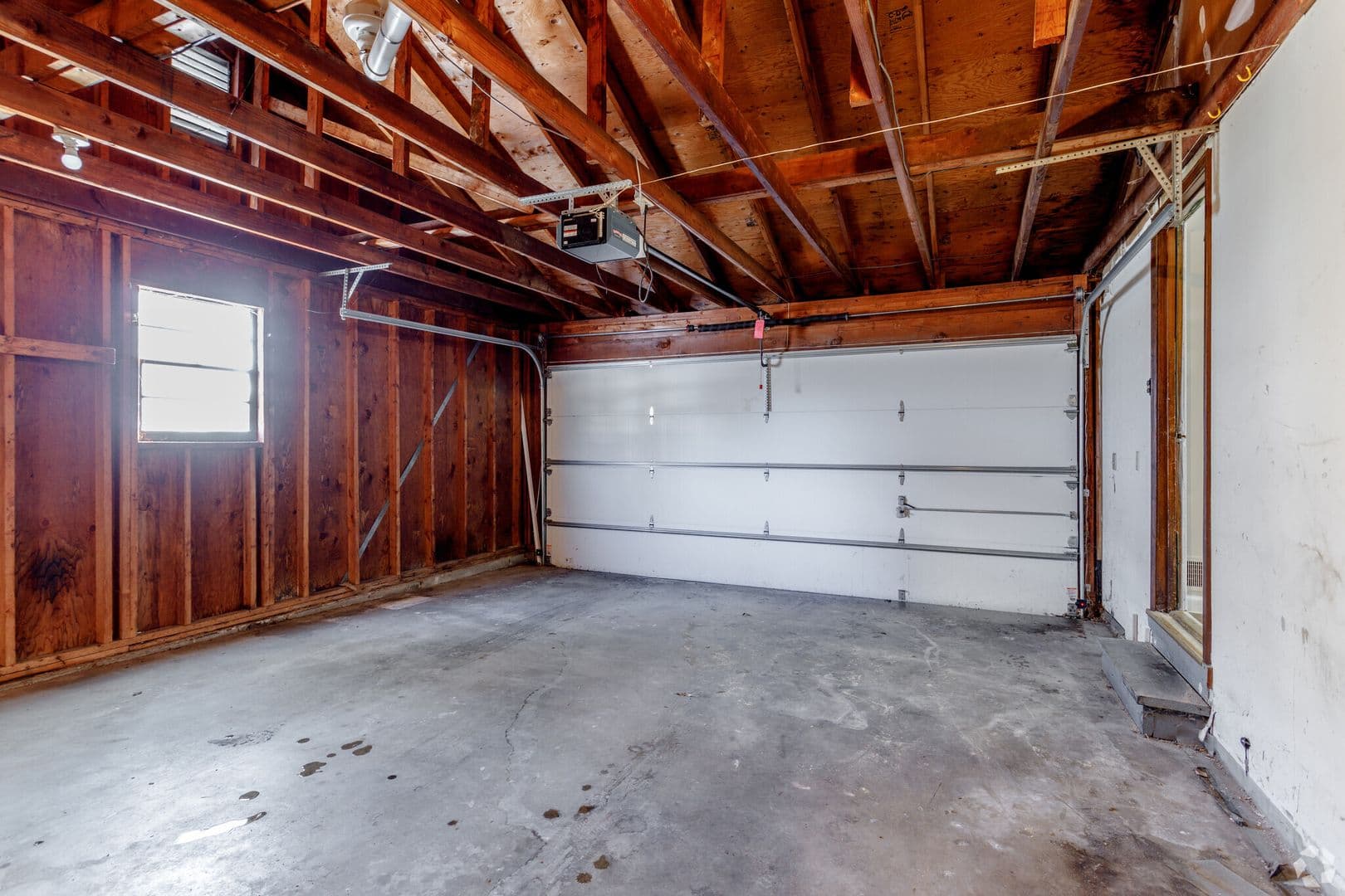 Shawnee Apartment: 6431-6437 Hallet st