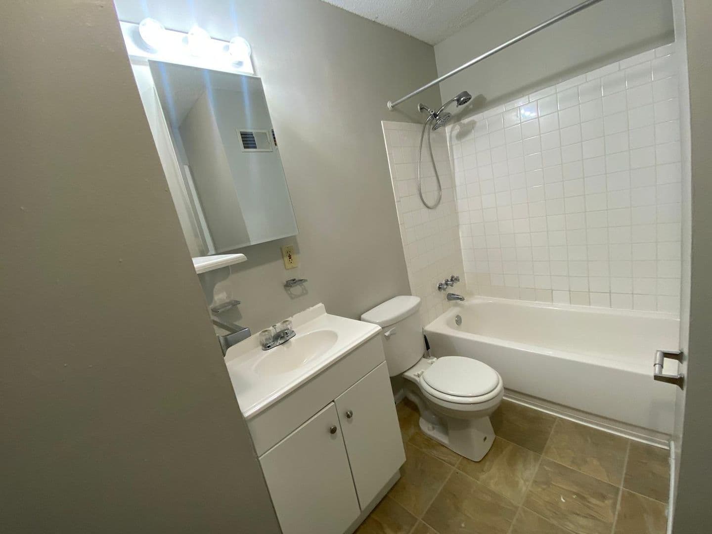 Independence Apartment: 1043 Arrowhead Ridge
