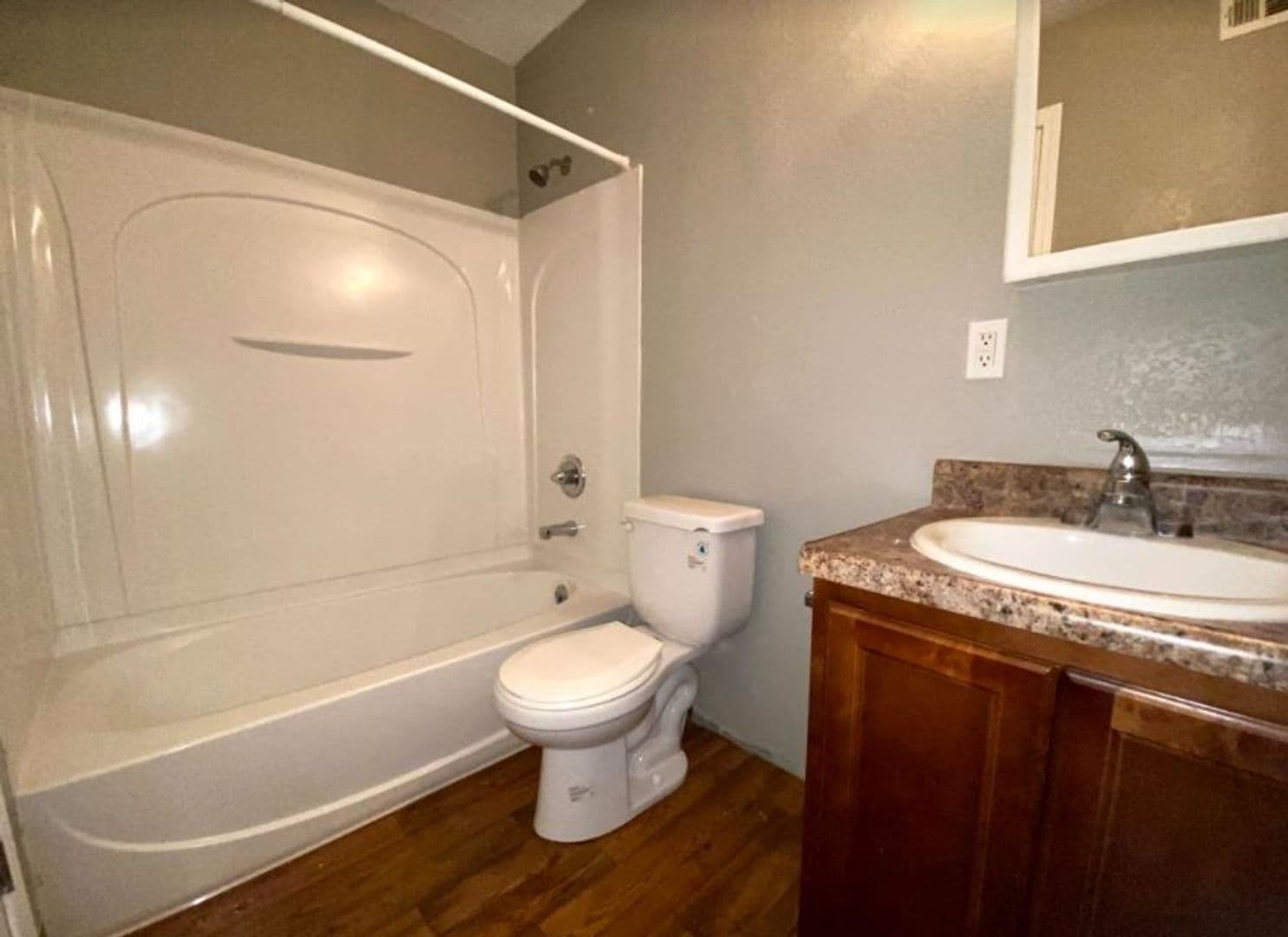 Lawrence Apartment: 2310 W 26th St
