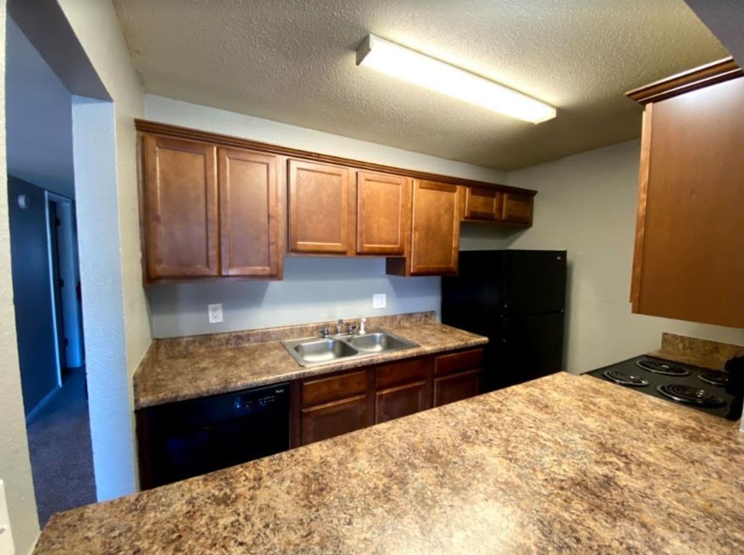 Lawrence Apartment: 2310 W 26th St