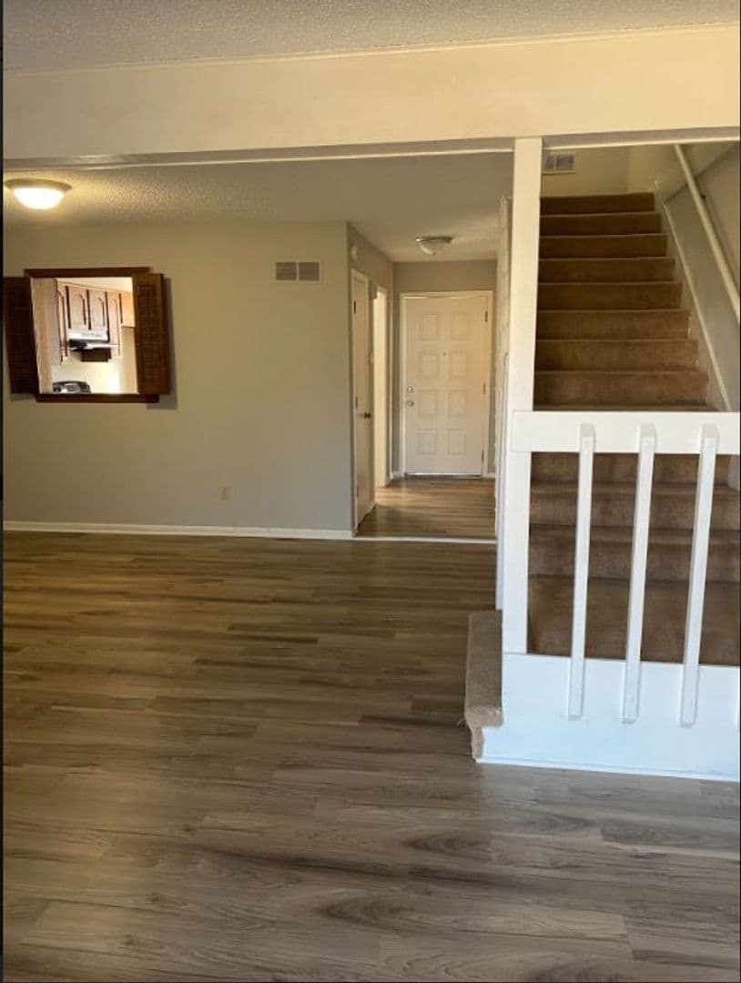 Shawnee Apartment: 6431-6437 Hallet st