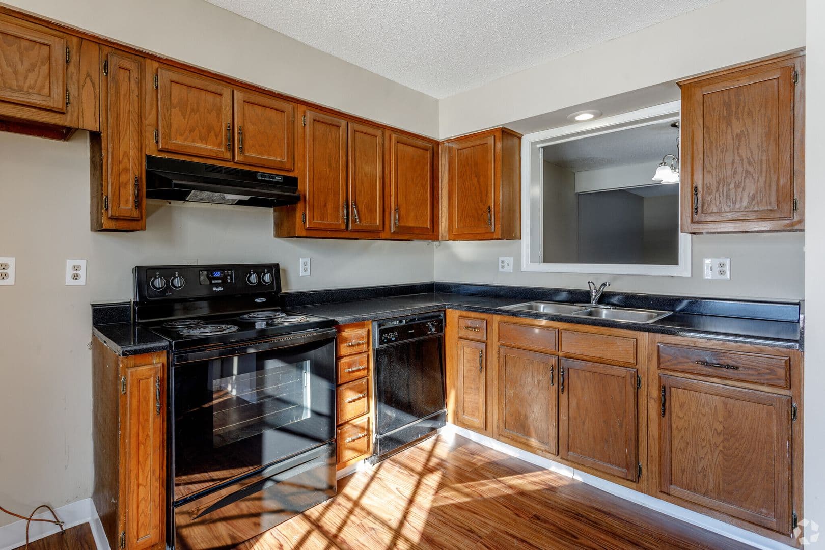 Shawnee Apartment: 6431-6437 Hallet st