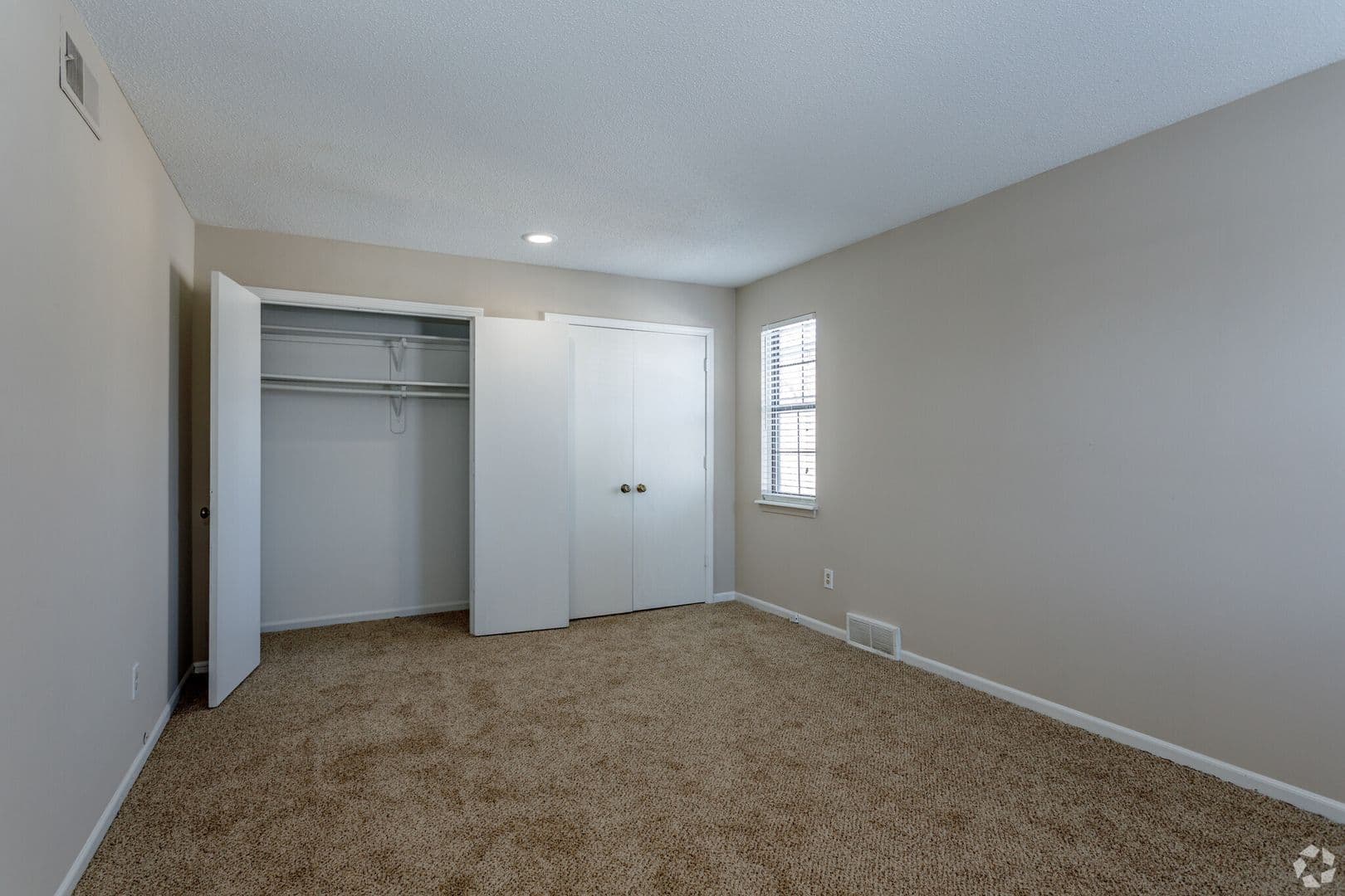 Shawnee Apartment: 7122 King st