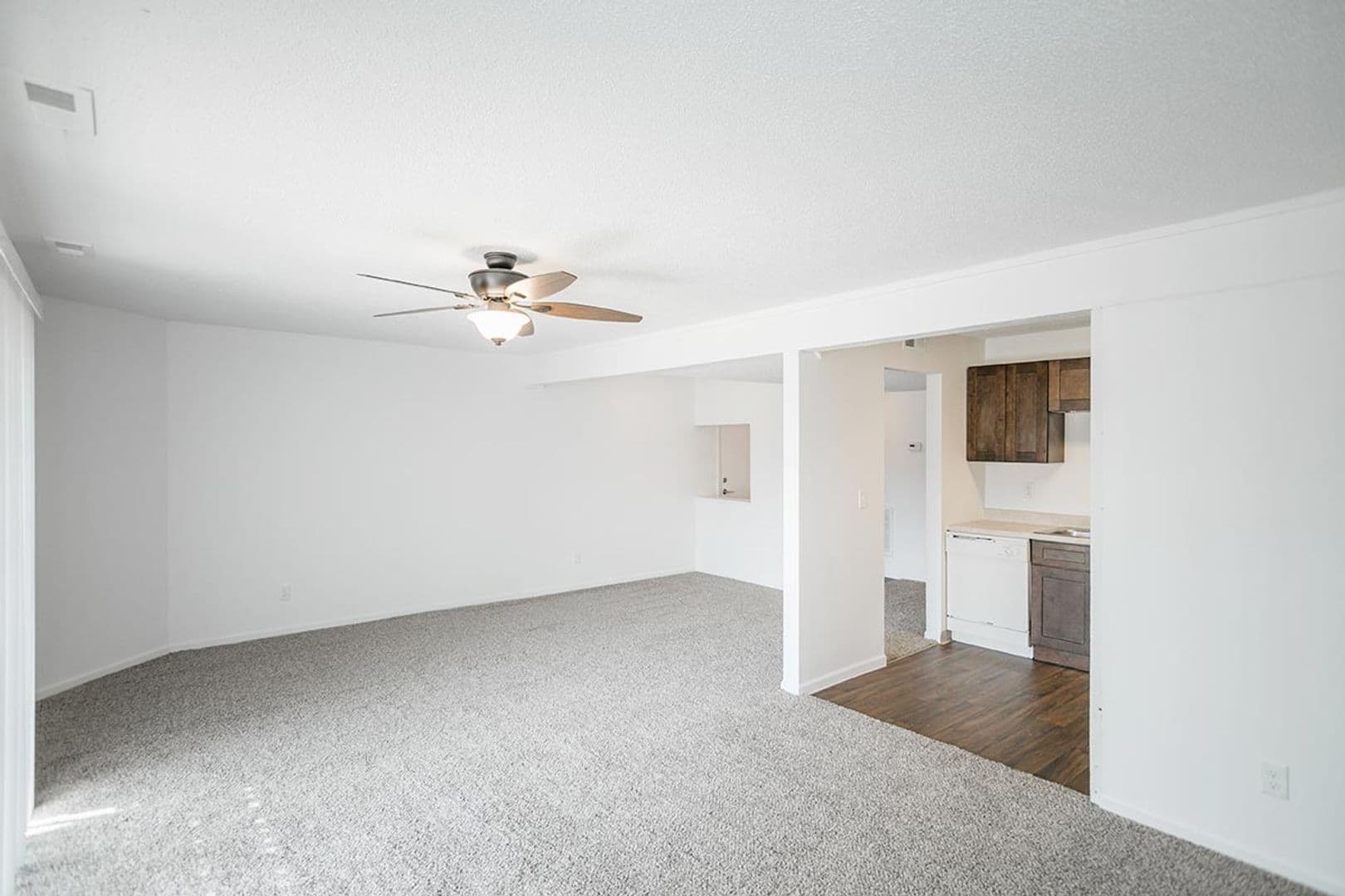 Lawrence Apartment: 2310 W 26th St