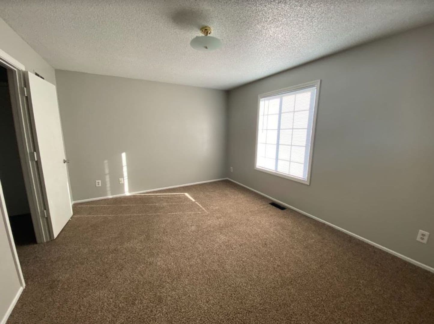 Lawrence Apartment: 2310 W 26th St