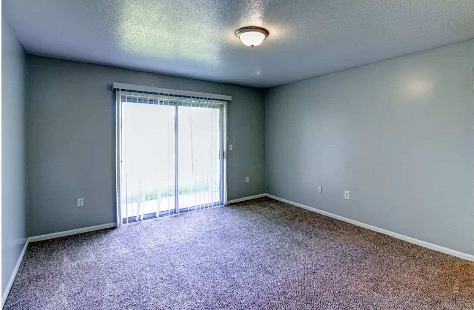 Lawrence Apartment: 2310 W 26th St