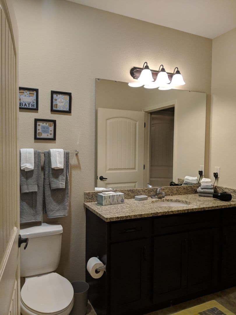 Ferrelview Apartment: 407 N Garrison Ave, Apt 108