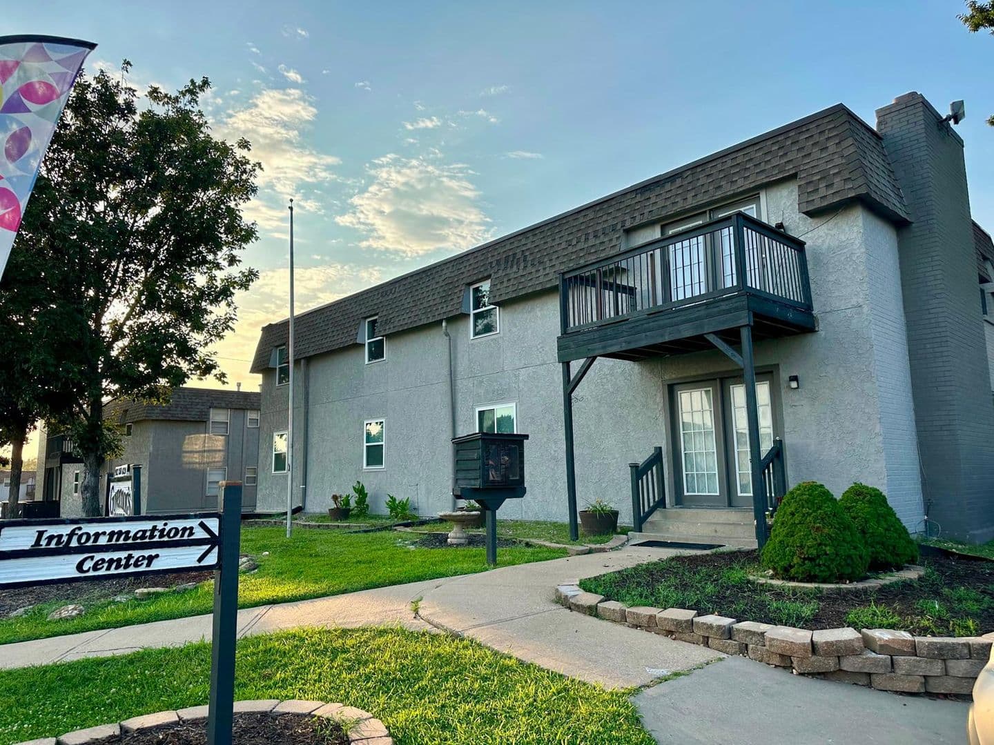 Olathe Apartment: 1110 W Virginia Lane Apt-19