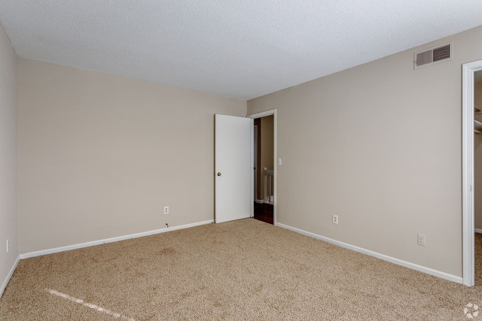 Shawnee Apartment: 6431-6437 Hallet st