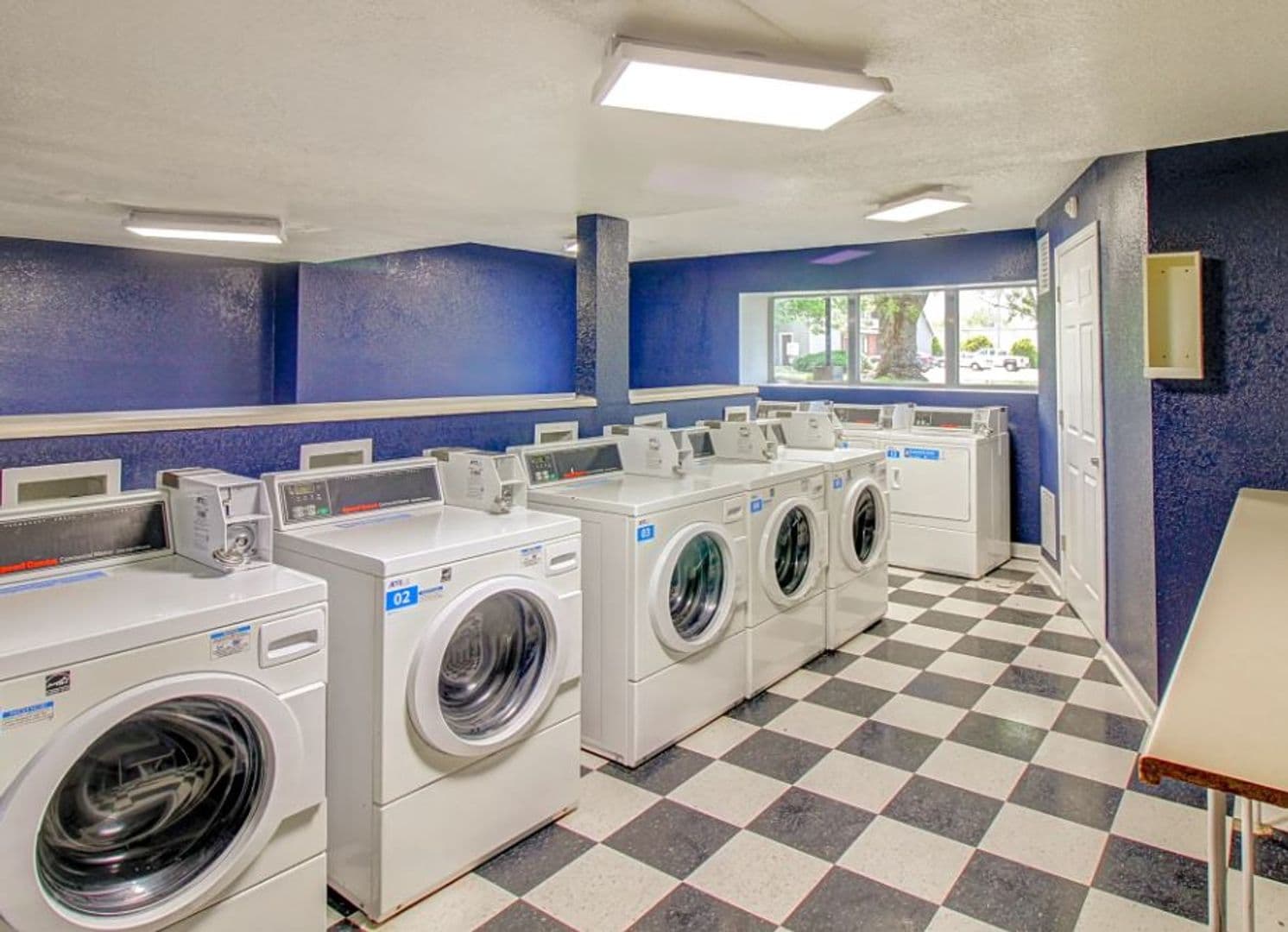 Lawrence Apartment: 2310 W 26th St