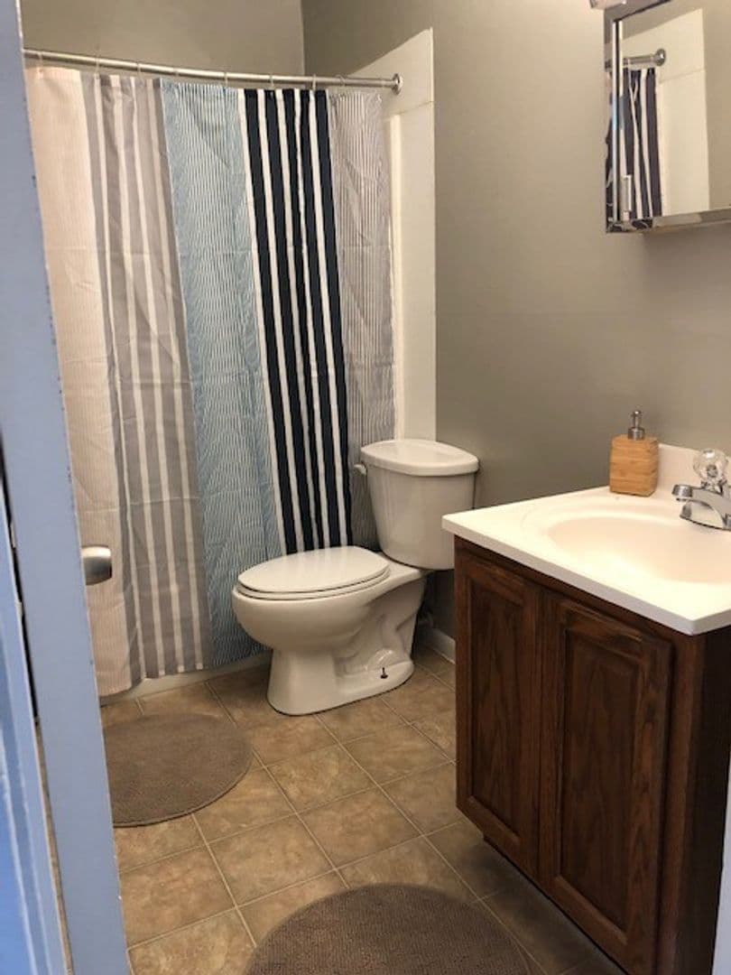 Lawrence Apartment: 2310 W 26th St