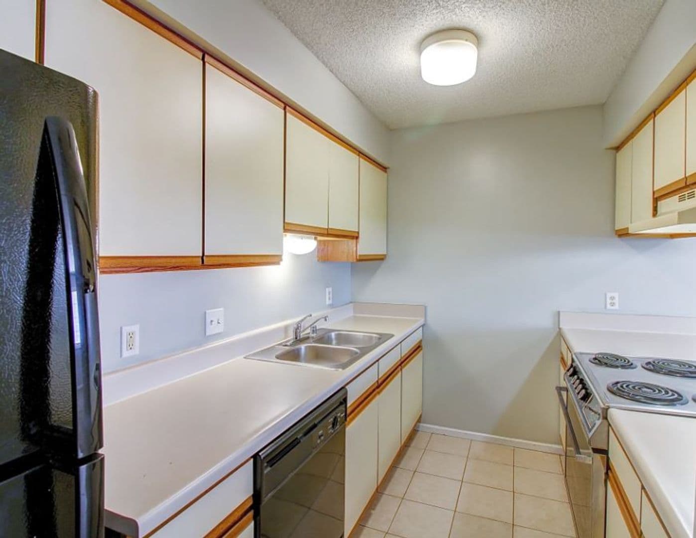 Lawrence Apartment: 2310 W 26th St
