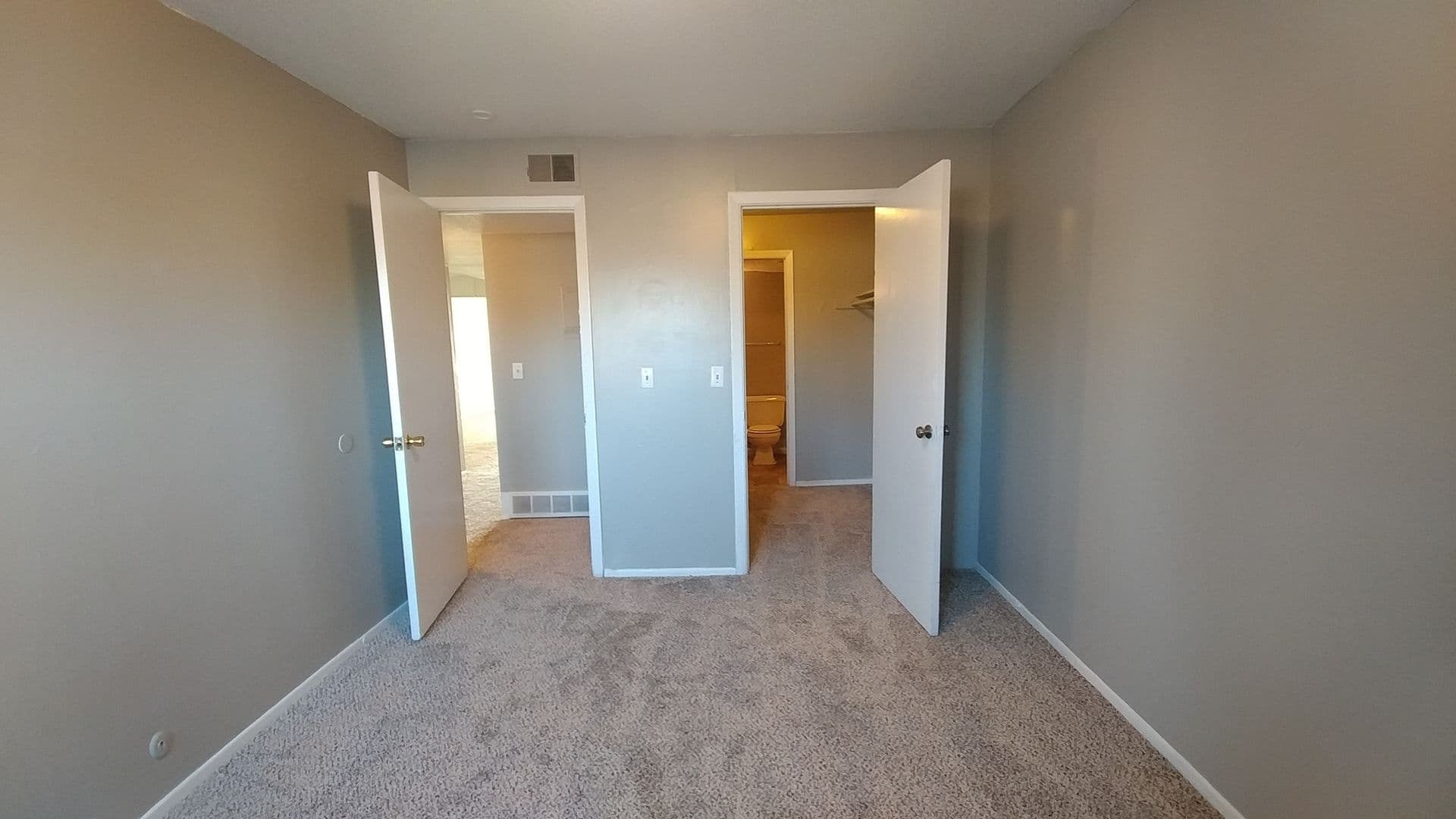 Lawrence Apartment: 2310 W 26th St