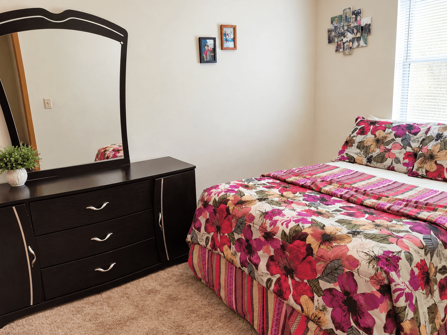 Gladstone Apartment: 7670 N Euclid Ave