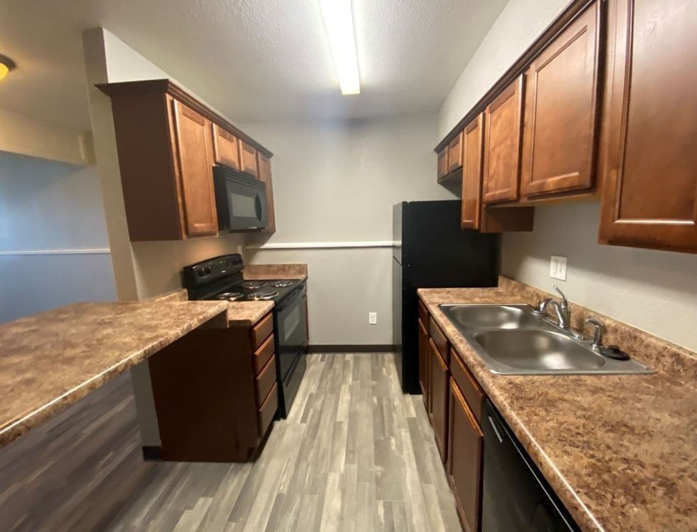 Lawrence Apartment: 2310 W 26th St