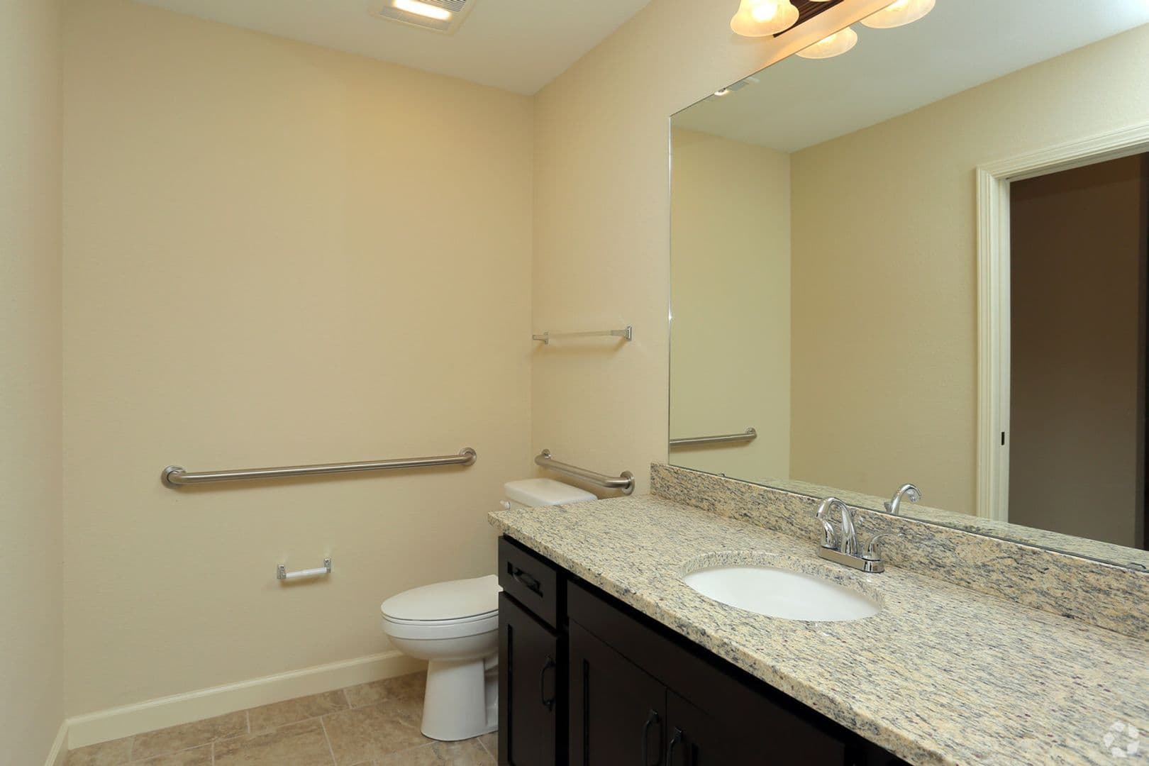 Ferrelview Apartment: 407 N Garrison Ave, Apt 108