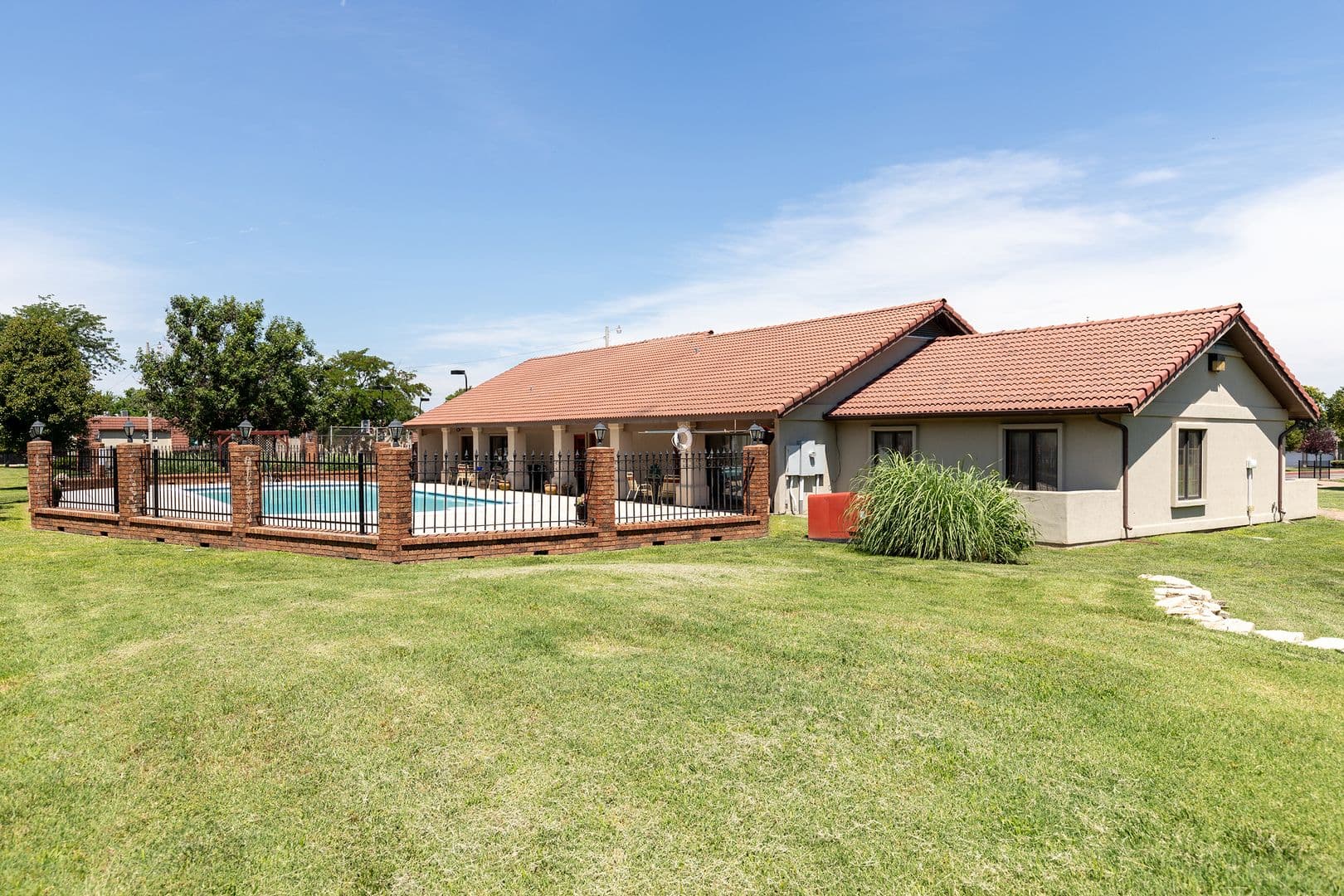 Wichita Apartment: 8909 E Harry St,