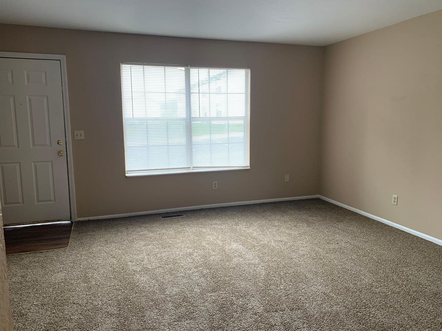 Kansas City Apartment: 3622 NE Chouteau Trafficway