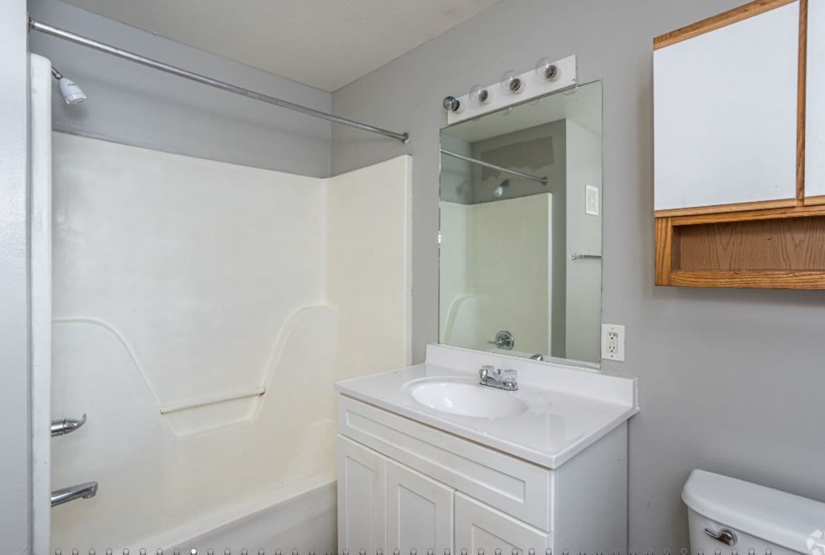 Lawrence Apartment: 2310 W 26th St