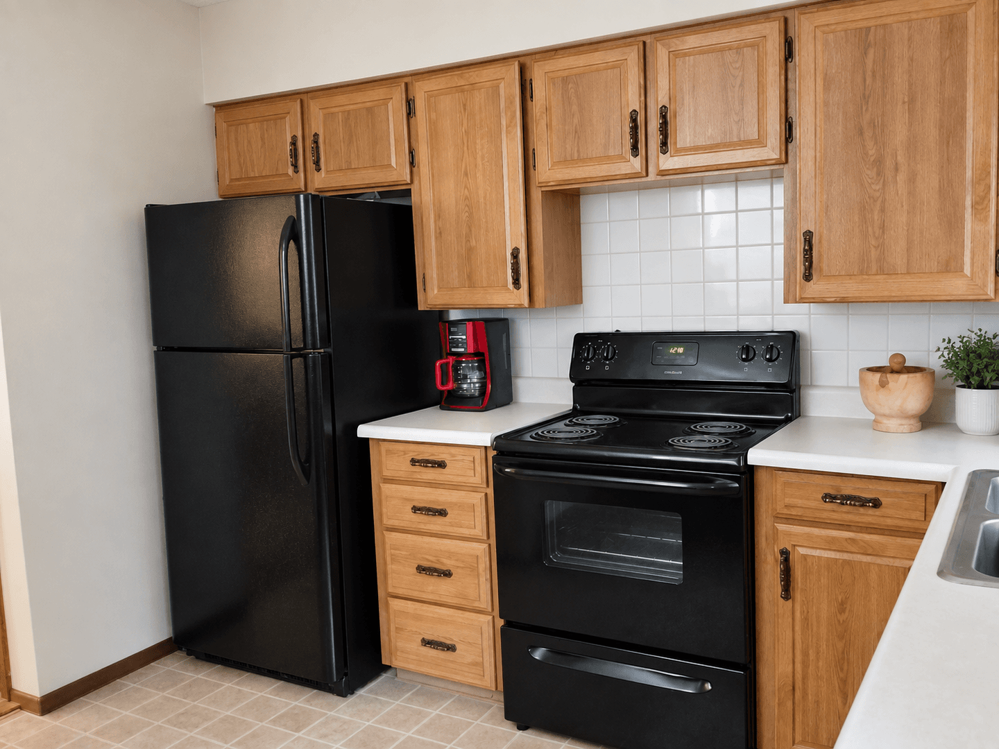 Gladstone Apartment: 7670 N Euclid Ave