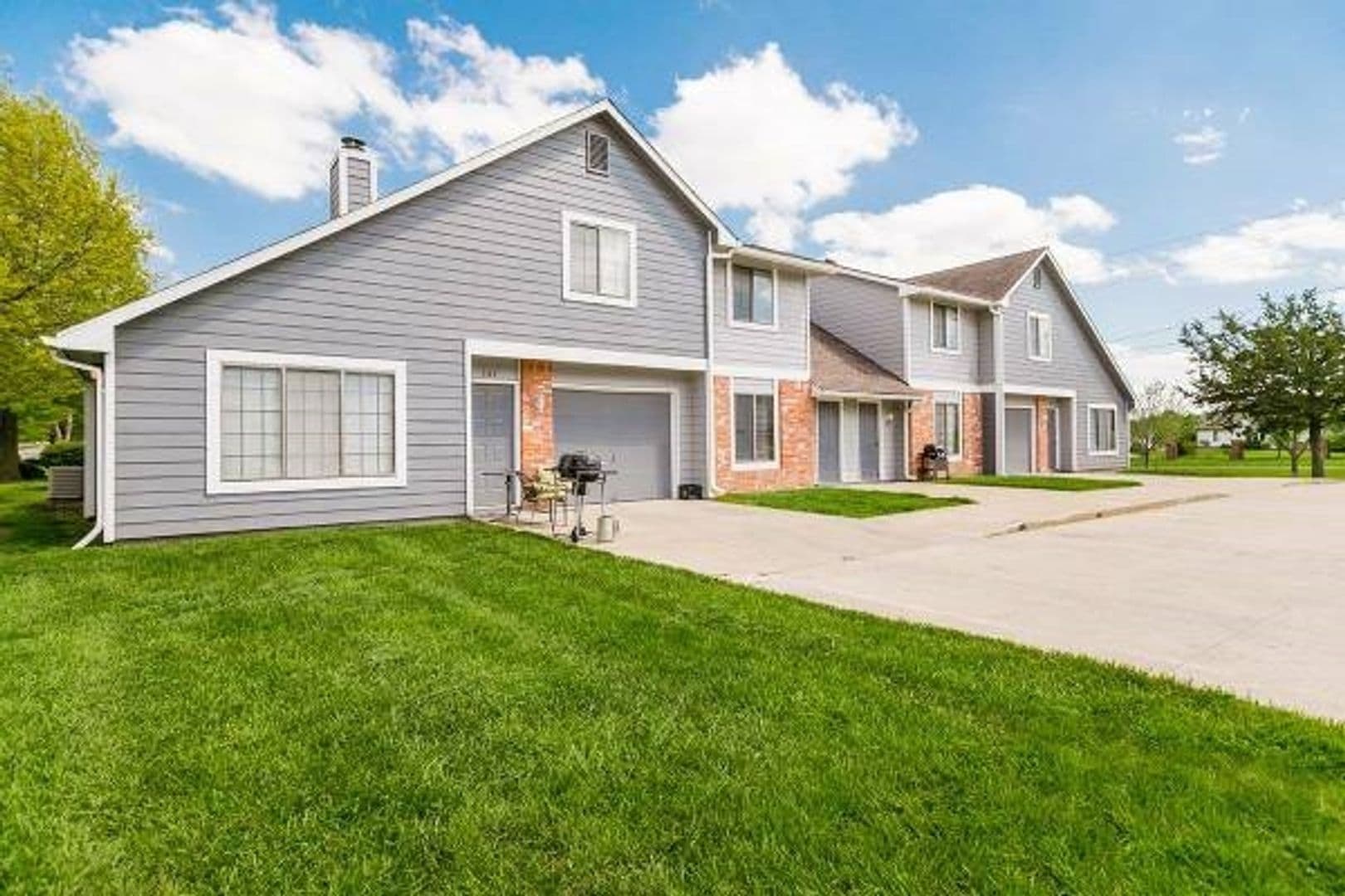 Lawrence Apartment: 2310 W 26th St