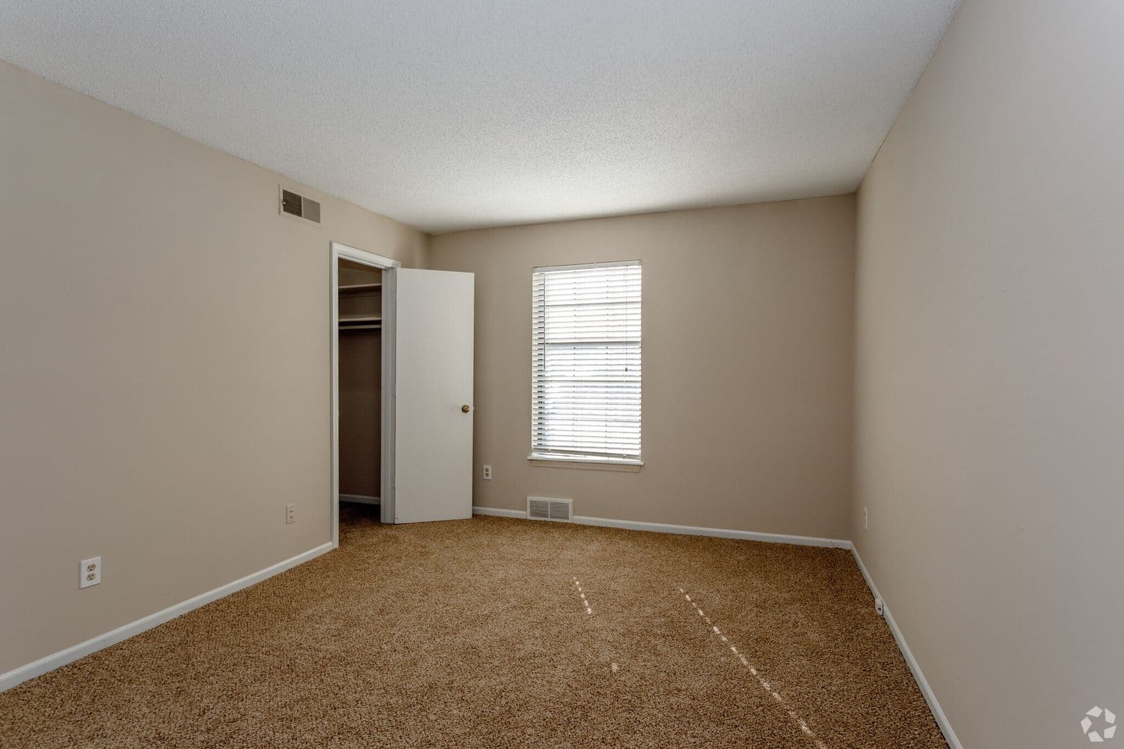 Shawnee Apartment: 6431-6437 Hallet st