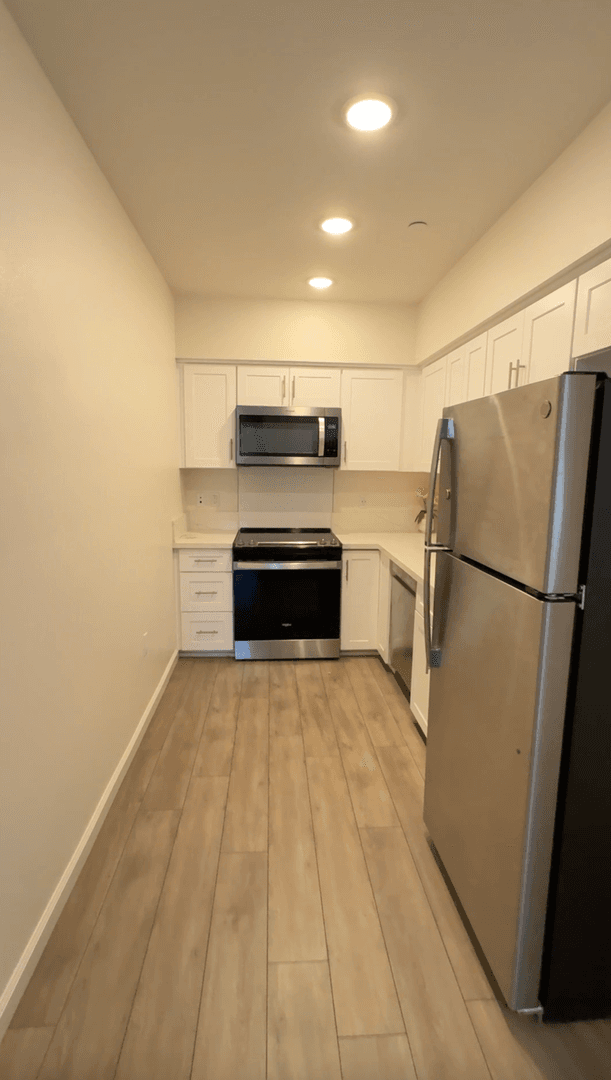 San Diego Apartment: 891 Turquoise St
