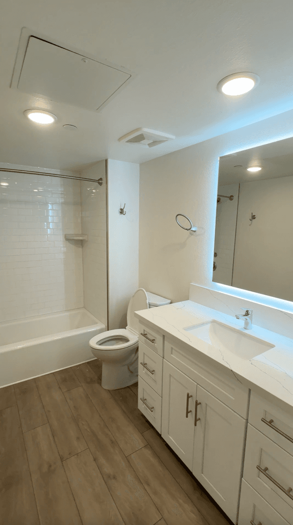 San Diego Apartment: 891 Turquoise St
