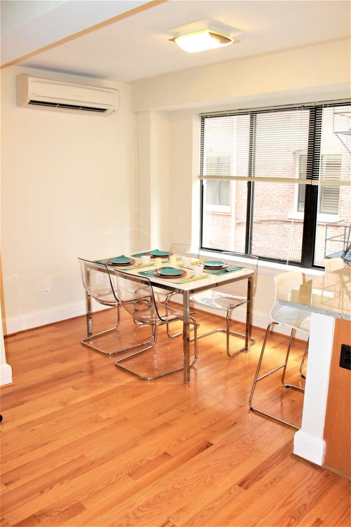 Washington Apartment: 2000 Connecticut Avenue, NW
