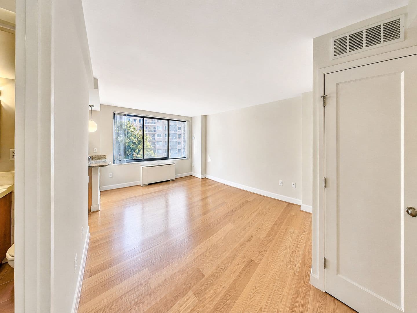 Washington Apartment: 1255 New Hampshire Avenue