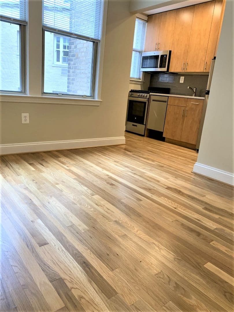 Washington Apartment: 2070 Belmont Rd, NW