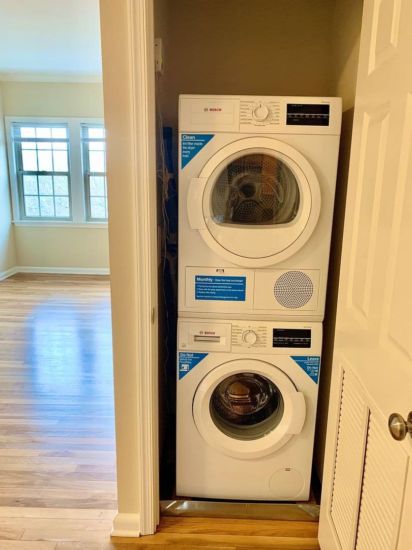 Washington Apartment: 2070 Belmont Rd, NW