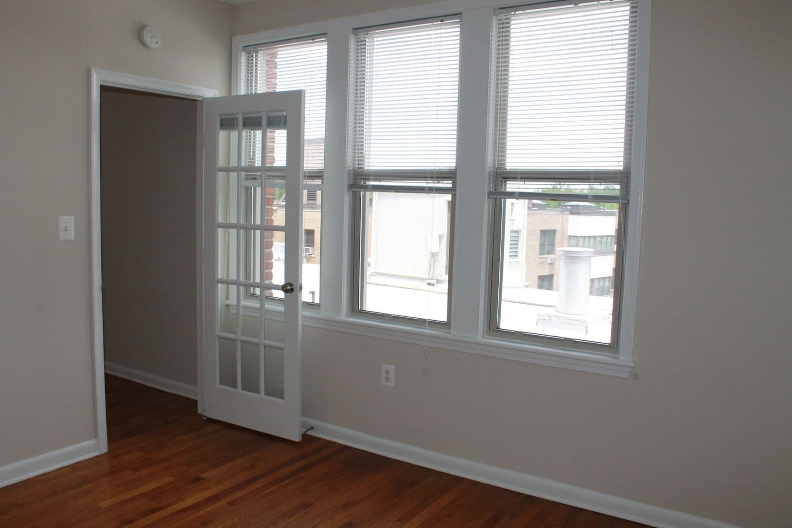 Washington Apartment: 2070 Belmont Rd, NW