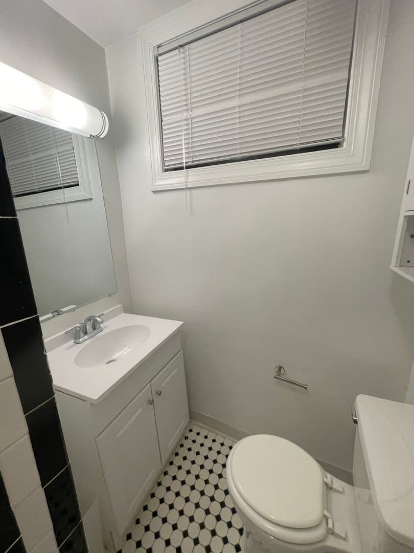 Washington Apartment: 1825-1833 New Hampshire Avenue, NW