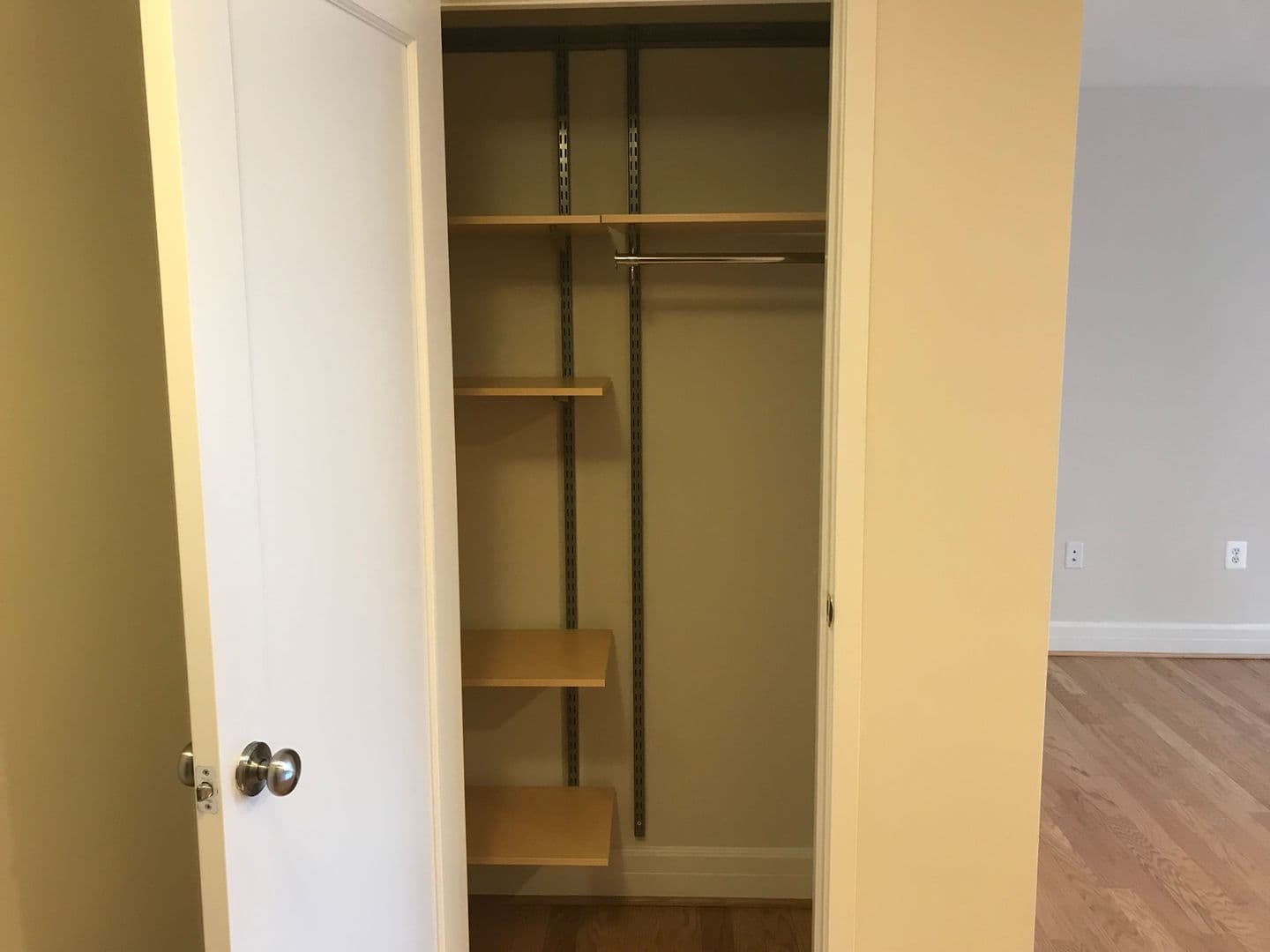 Washington Apartment: 1255 New Hampshire Avenue