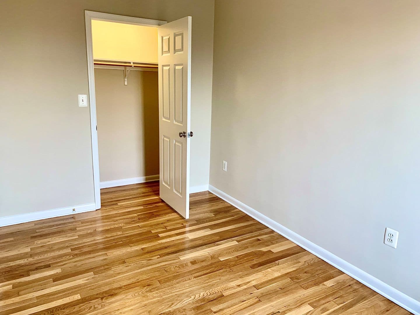 Washington Apartment: 2070 Belmont Rd, NW