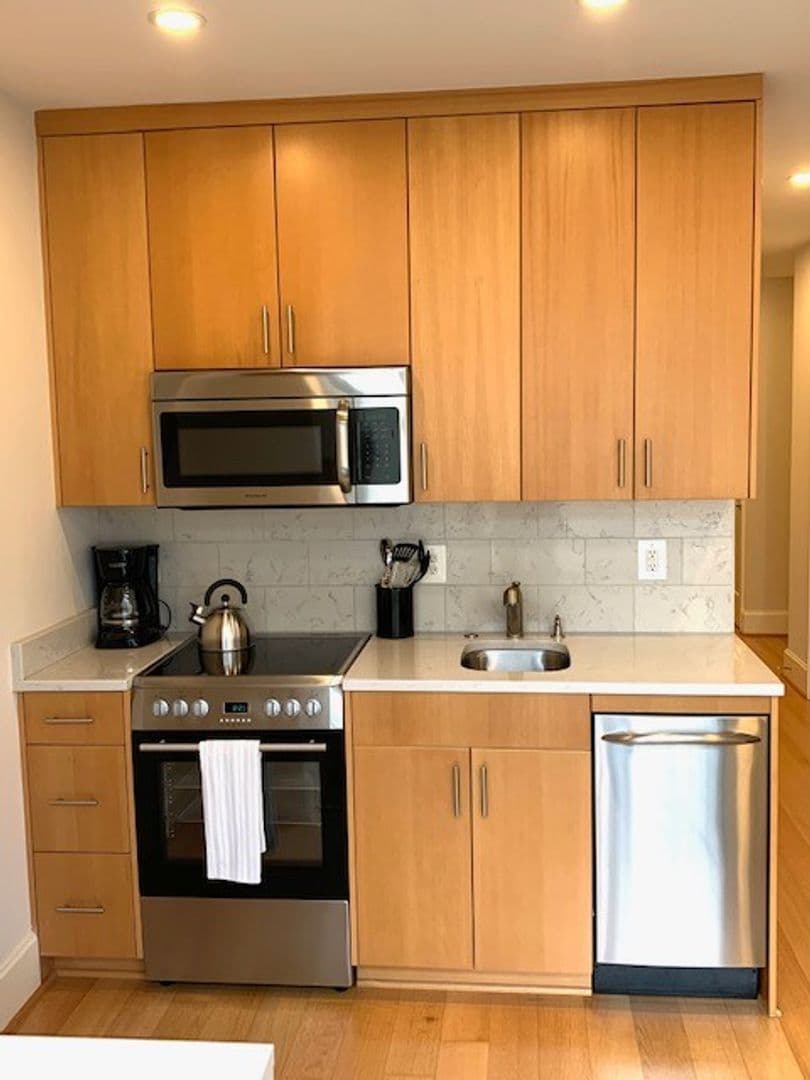Washington Apartment: 1355 17th Street, NW